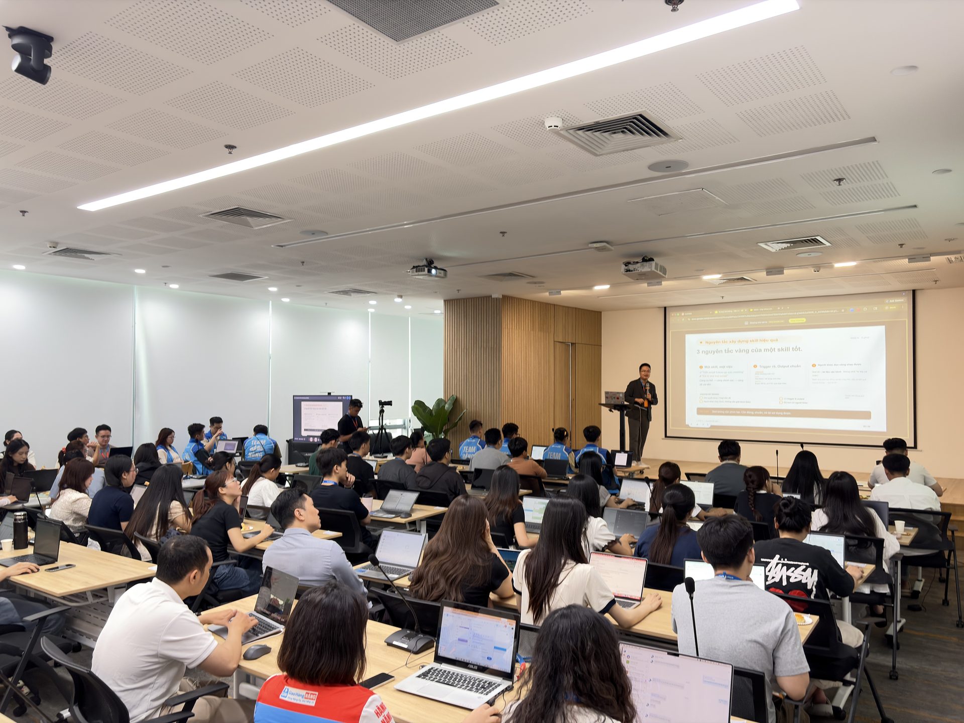 Leaders Talk — khoảnh khắc 7